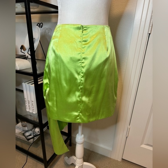 NWT Line & Dot Asymmetrical Satin Mini Skirt Size M - Picture 5 of 7